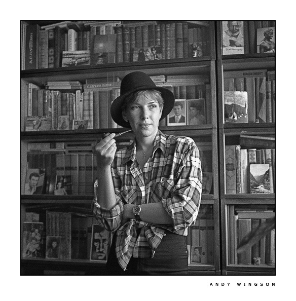 Anna and Pipe девушка трубка книги эрнест хемингуэй форева