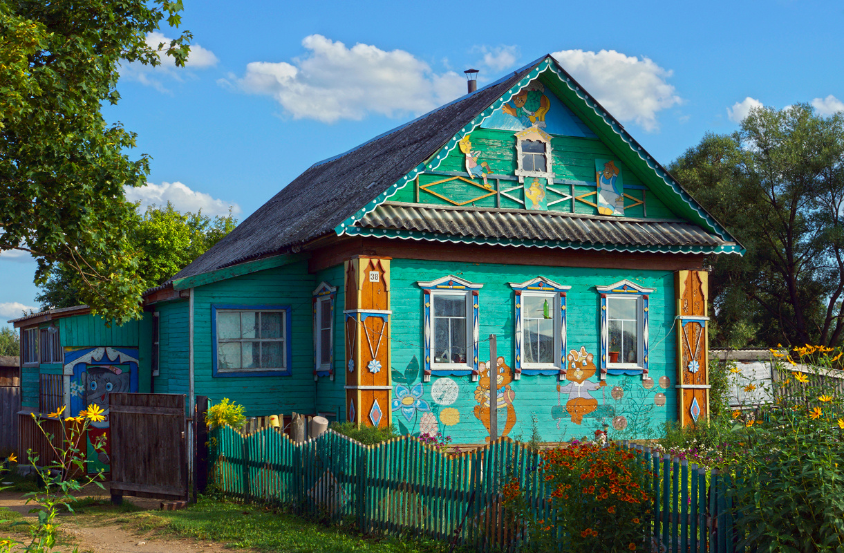 Весело живут сельский дом