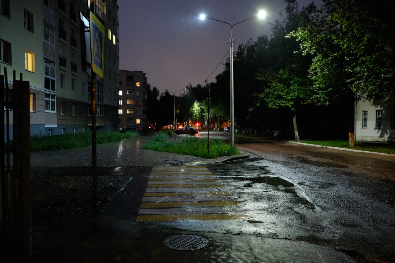 Вечер, дождь 2 улица вечер дождь деревья фонари здания окна автомобили