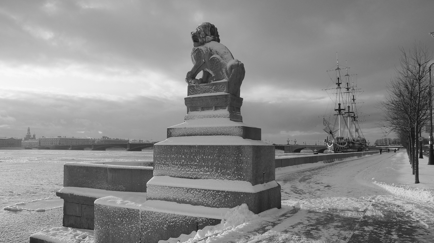 Петербуржские стражи Санкт-Петербург Петровская набережная зима