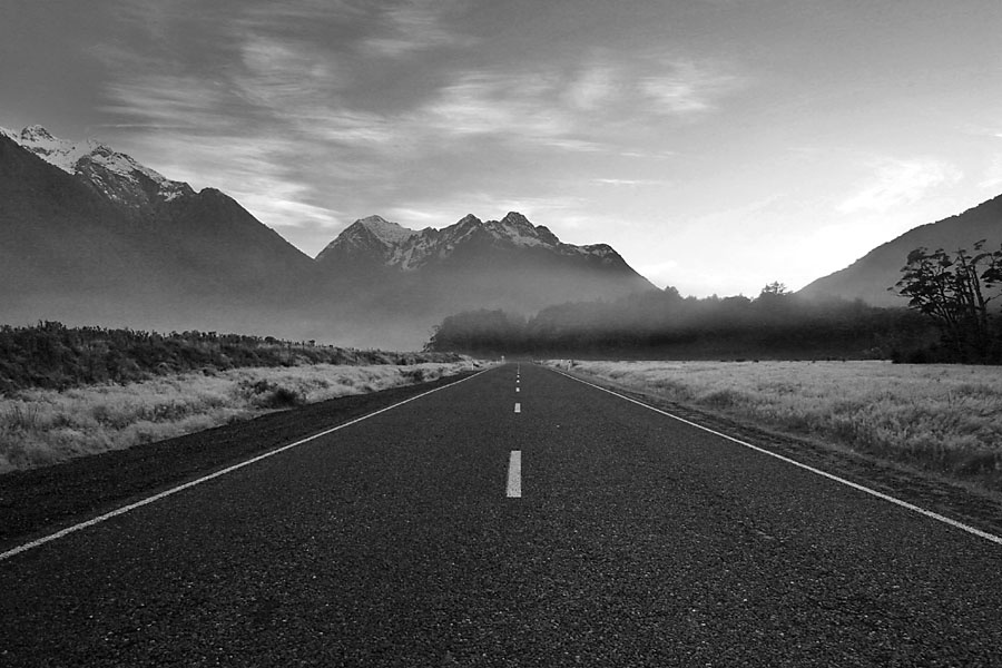 Milford Road горы долина дорога утро туманное