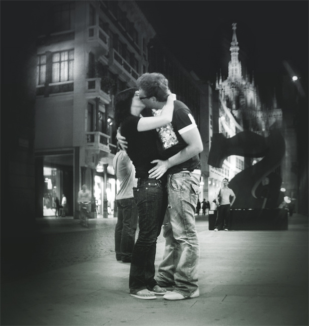"Kissing couple" 
