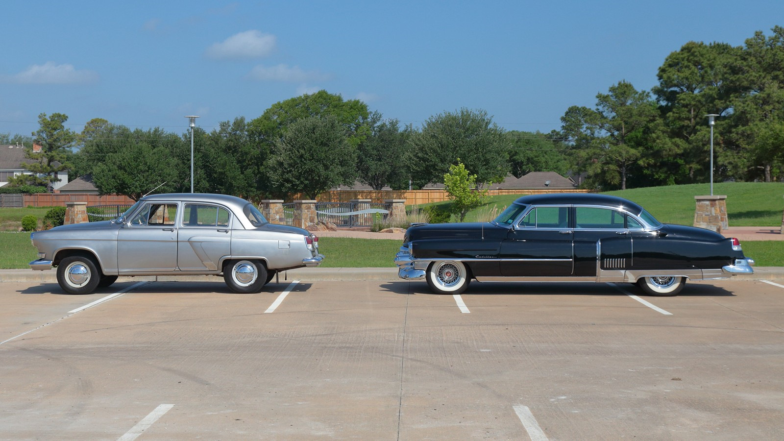 Cadillac Fleetwood 1953 vs. Волга ГАЗ-21 1966 Волга ГАЗ-21 Cadillac Кадиллак