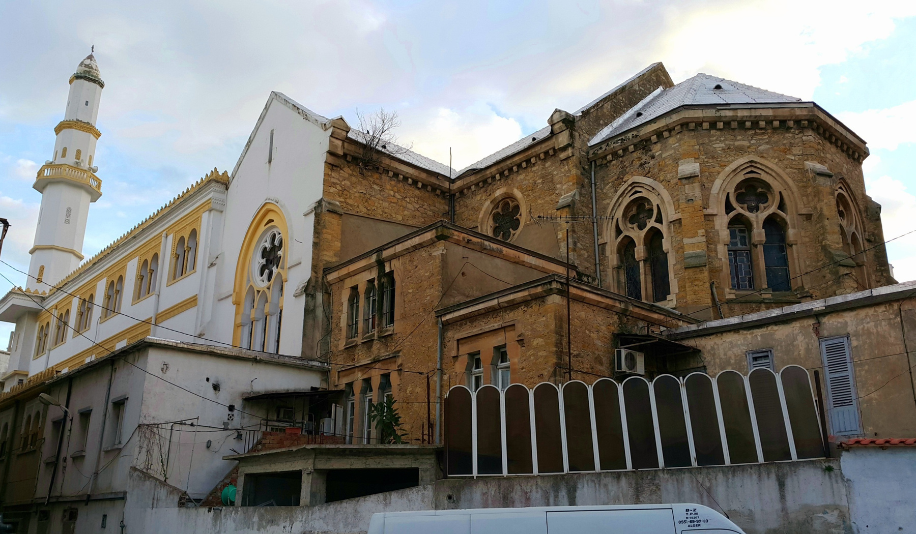 Католический храм превращается в мечеть (Алжир) 