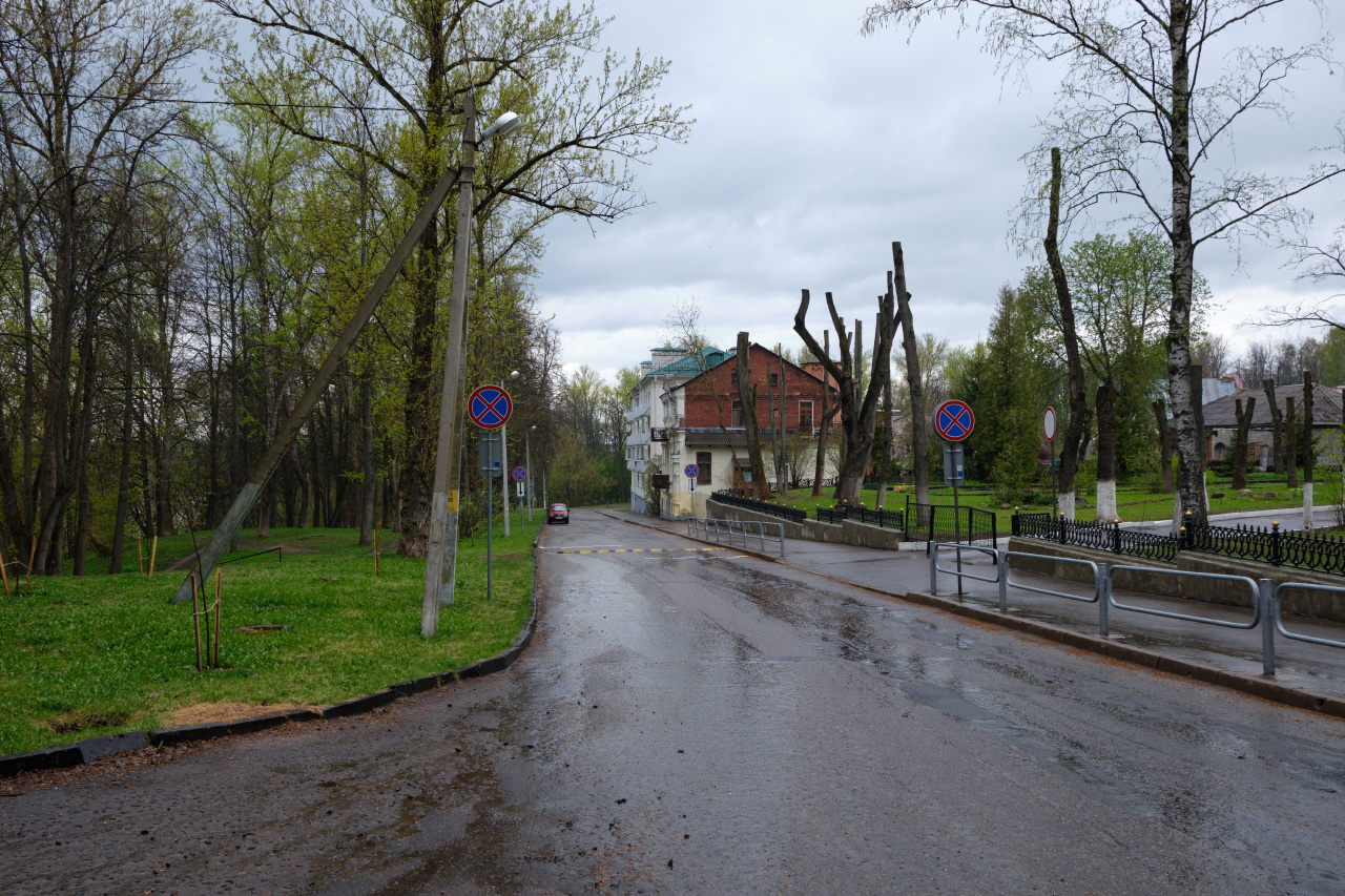 Улица, дождь 2 улица дождь асфальт деревья здания знаки столбы
