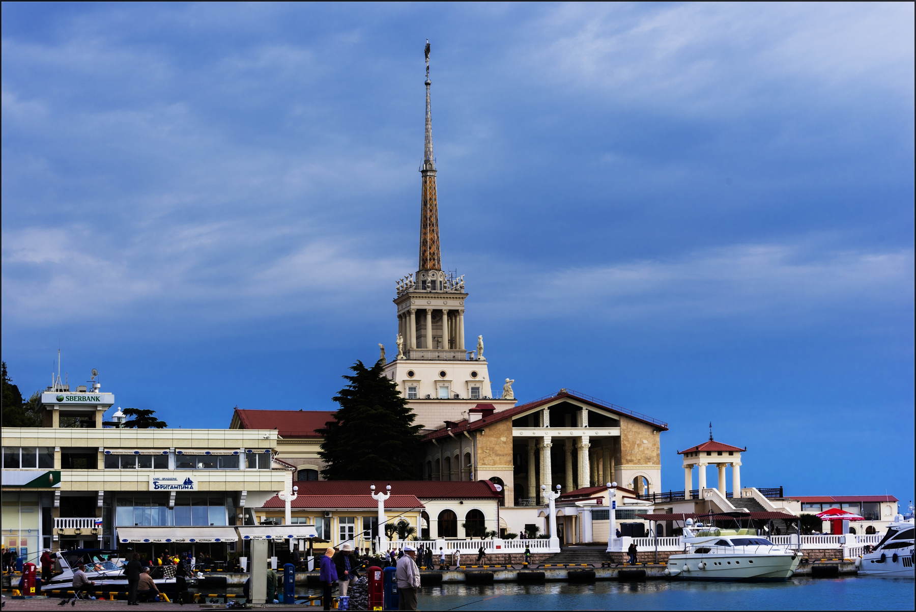 Морской порт Сочи причал порт Сочи яхта небо
