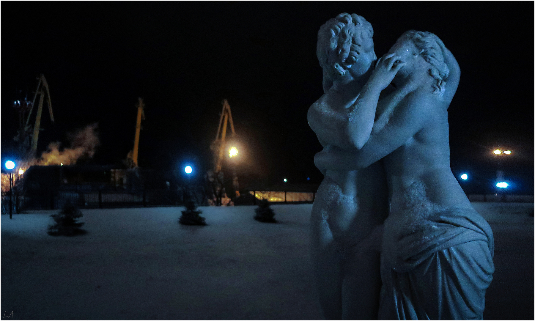 *Ночь в Выборгском порту* фотография путешествие Выборг город вечер декабрь порт статуя остальное Фото.Сайт Photo.Sight Светлана Мамакина Lihgra Adventure