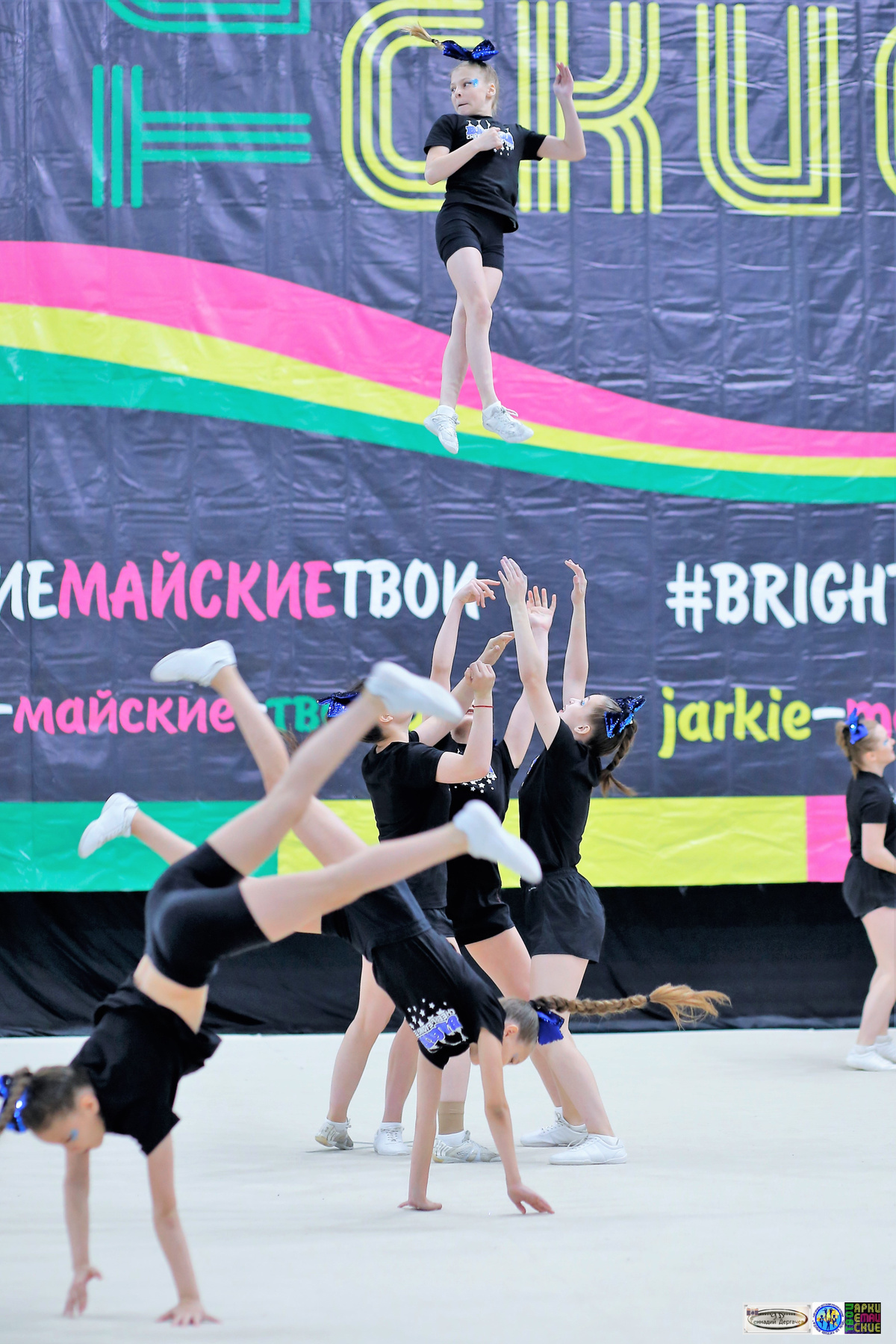 Вертикальный винт чирлидинг винт исполнение