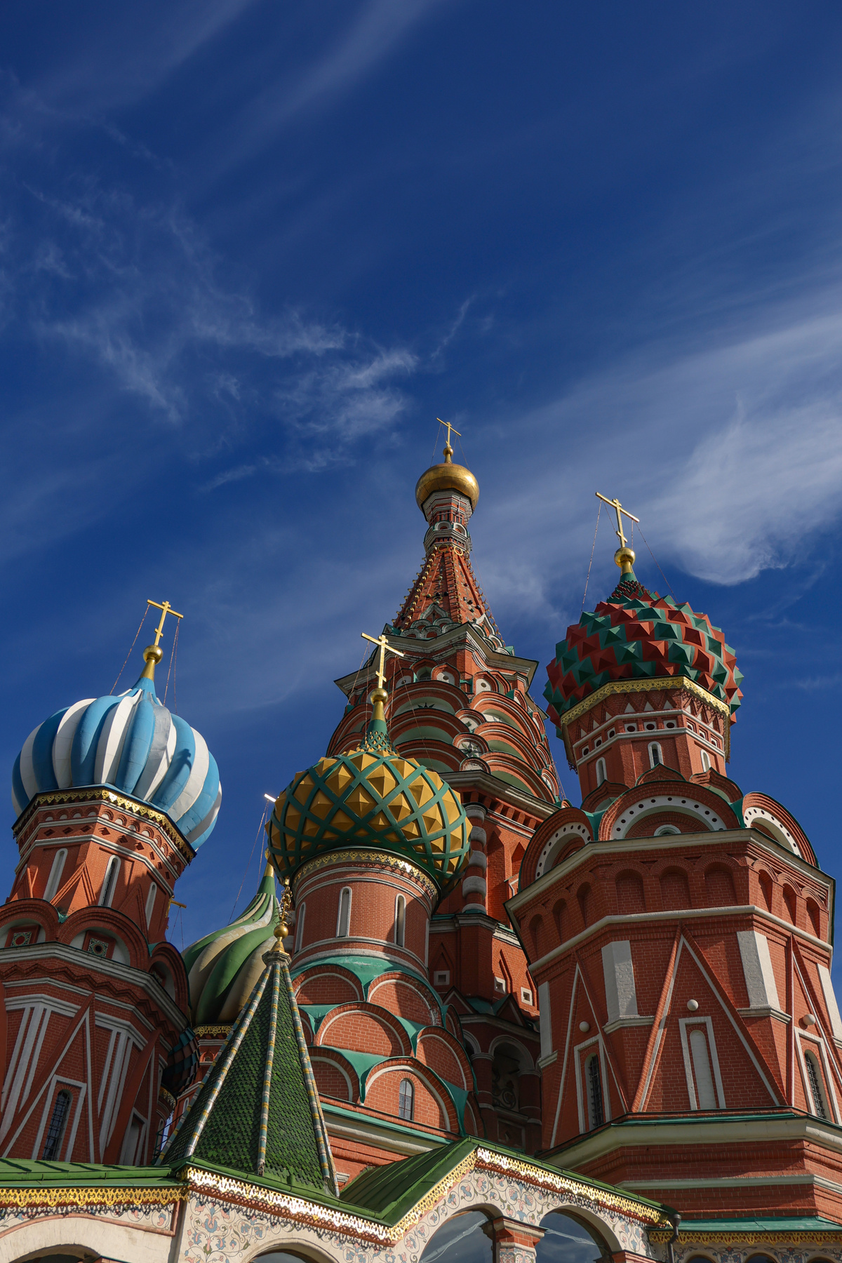 Золотые маковки церквей над Москвою. 