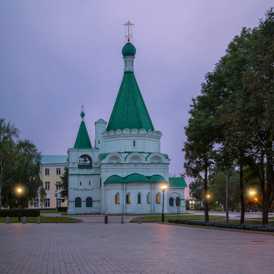 Вечером в Нижегородском кремле НН церкви монастыри