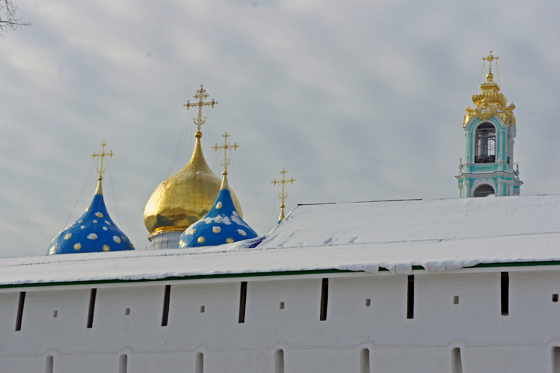 Сергиев Посад. Свято-Троицкая Сергиева Лавра накануне 700-летия основателя.   01.02.2014 Сергиев Посад Монастырь Храм Соборы