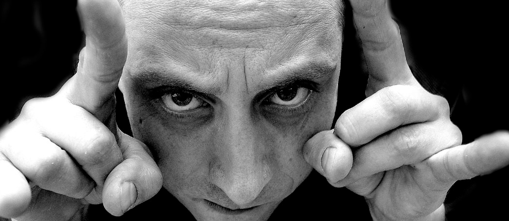 интелектом не блещу , зато красив необычайно 