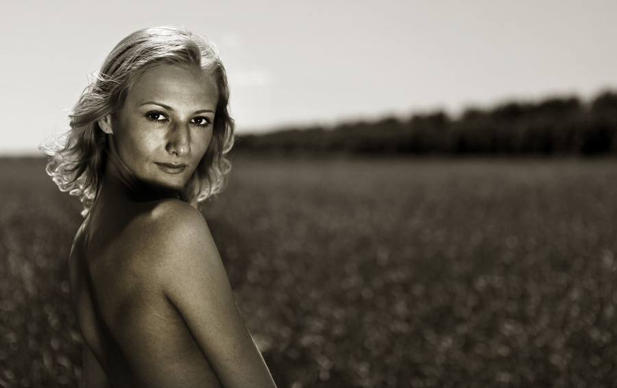 *** pole, devushka, bronza