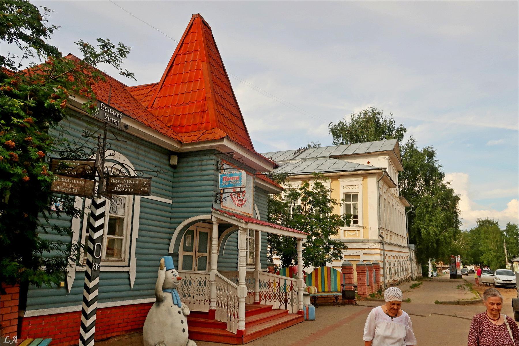 В этом городе всегда Новый год Творческий Союз Снежный Лев Фототренер Александр Мамакин Фото Светланы Мамакиной Путешествие Lihgra Advenyture Фотосайт Россия Вологодская область Великий Устюг провинция почта Деда Мороза улица снеговик прохожие жанр