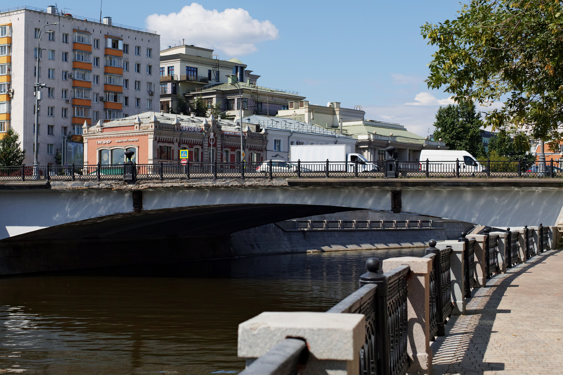 Малый Краснохолмский мост город Москва канал Водоотводный мост Малый Краснохолмский