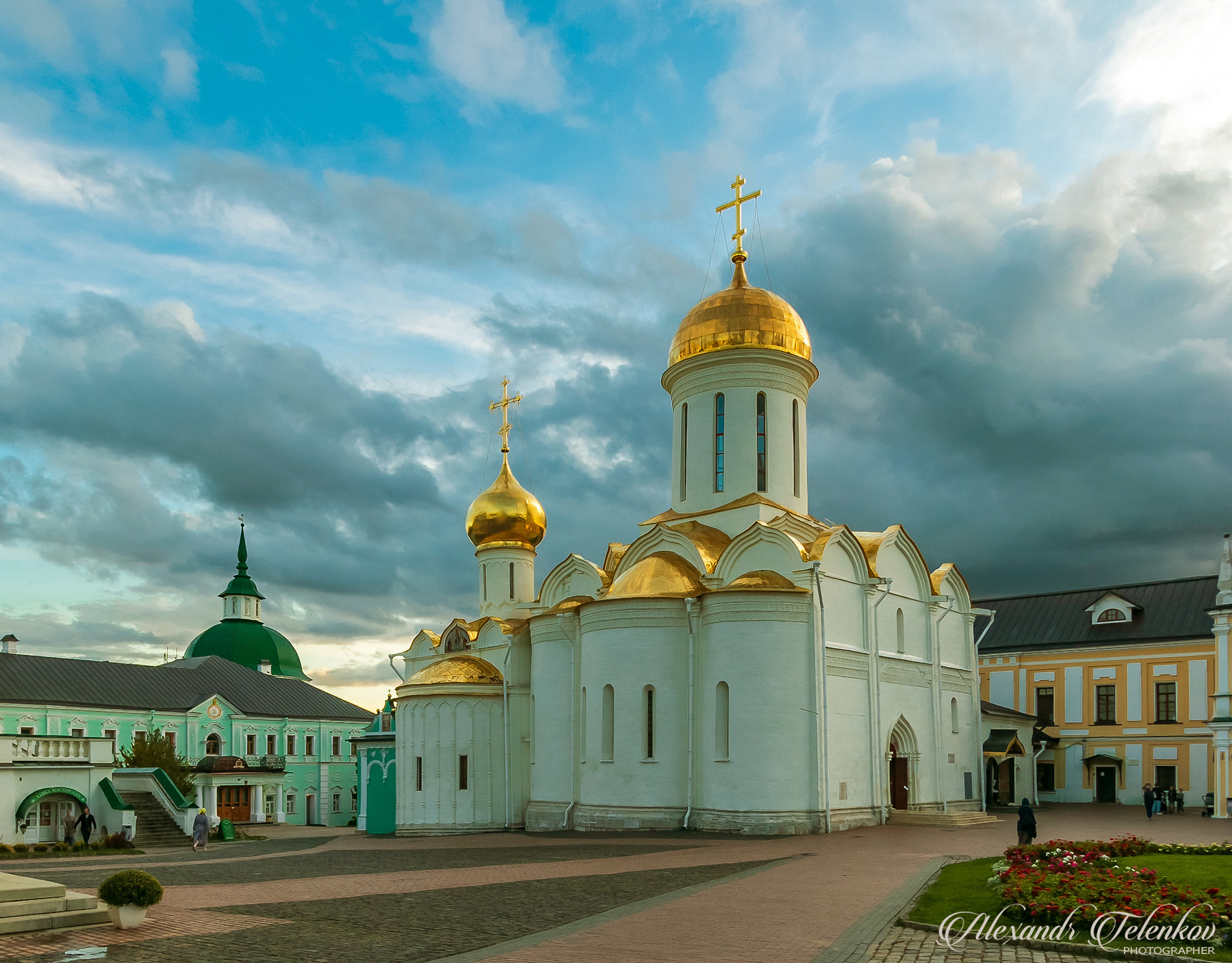 Собор Троицы Живоначальной в Свято-Троицкой Сергиевой Лавре. путешествия архитектура храмы церкви монастыри