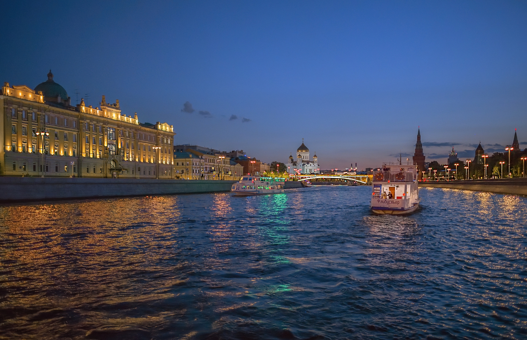 По реке Москва россия