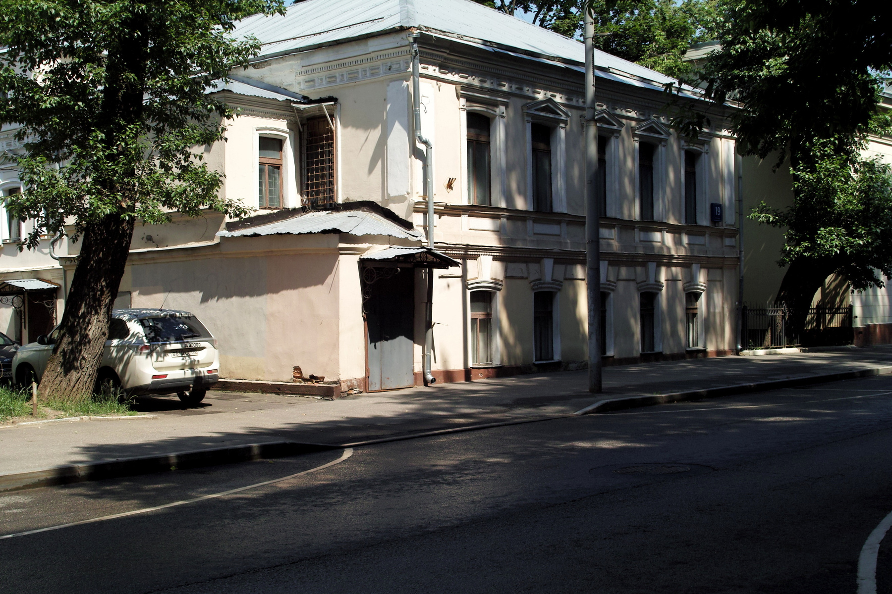 Старый особняк город Москва улица Александра Солженицына