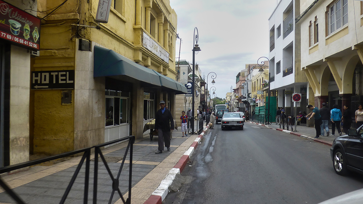 жизненное пространство в Мекнесе Марокко Morocco Мекнес Meknes жизненное пространство возле отеля Париж