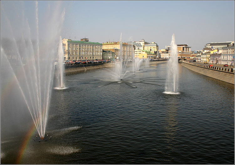 Московский пейзаж Москва Москва-река Набережная Фонтаны