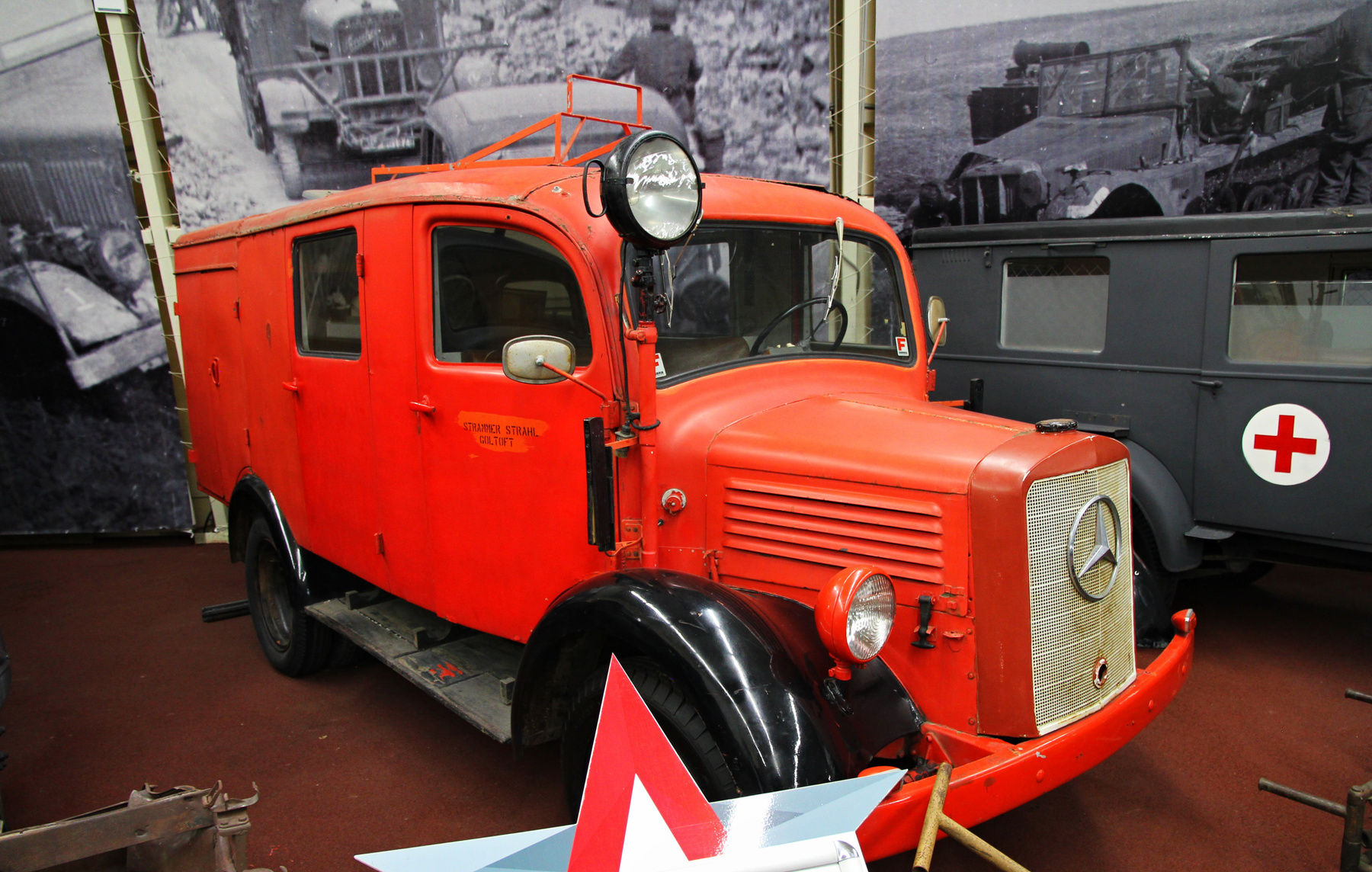 Пожарная машина Mercedes-Benz L1500S Пожарная машина Mercedes-Benz L1500S Германия 1941 год Московская область Кубинка Парк Патриот