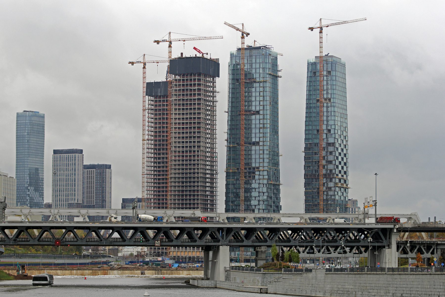 Вертикали и горизонтали. Москва 17.10.2025 Москва Город Архитектура