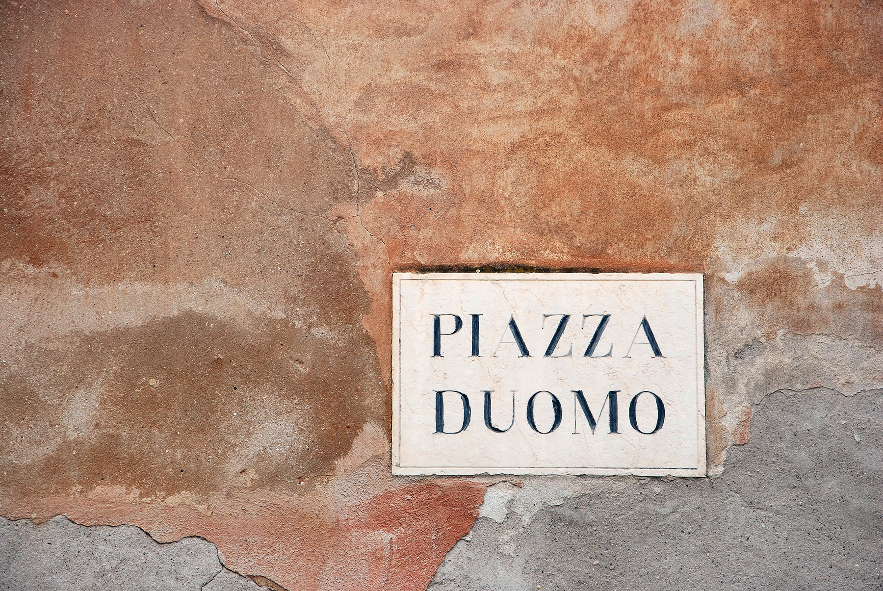 *** Verona Italy Piazza Duomo wall Верона Италия стена