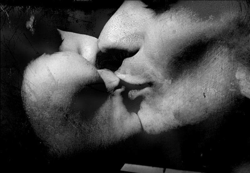 Darknes kiss