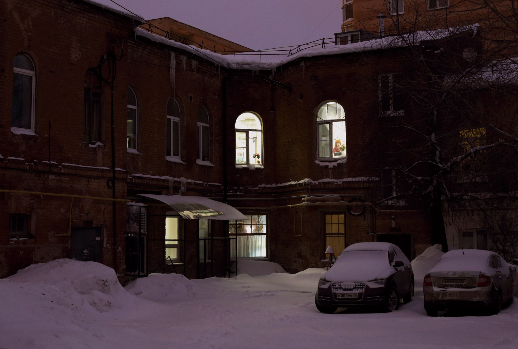 Девушка с букетом 