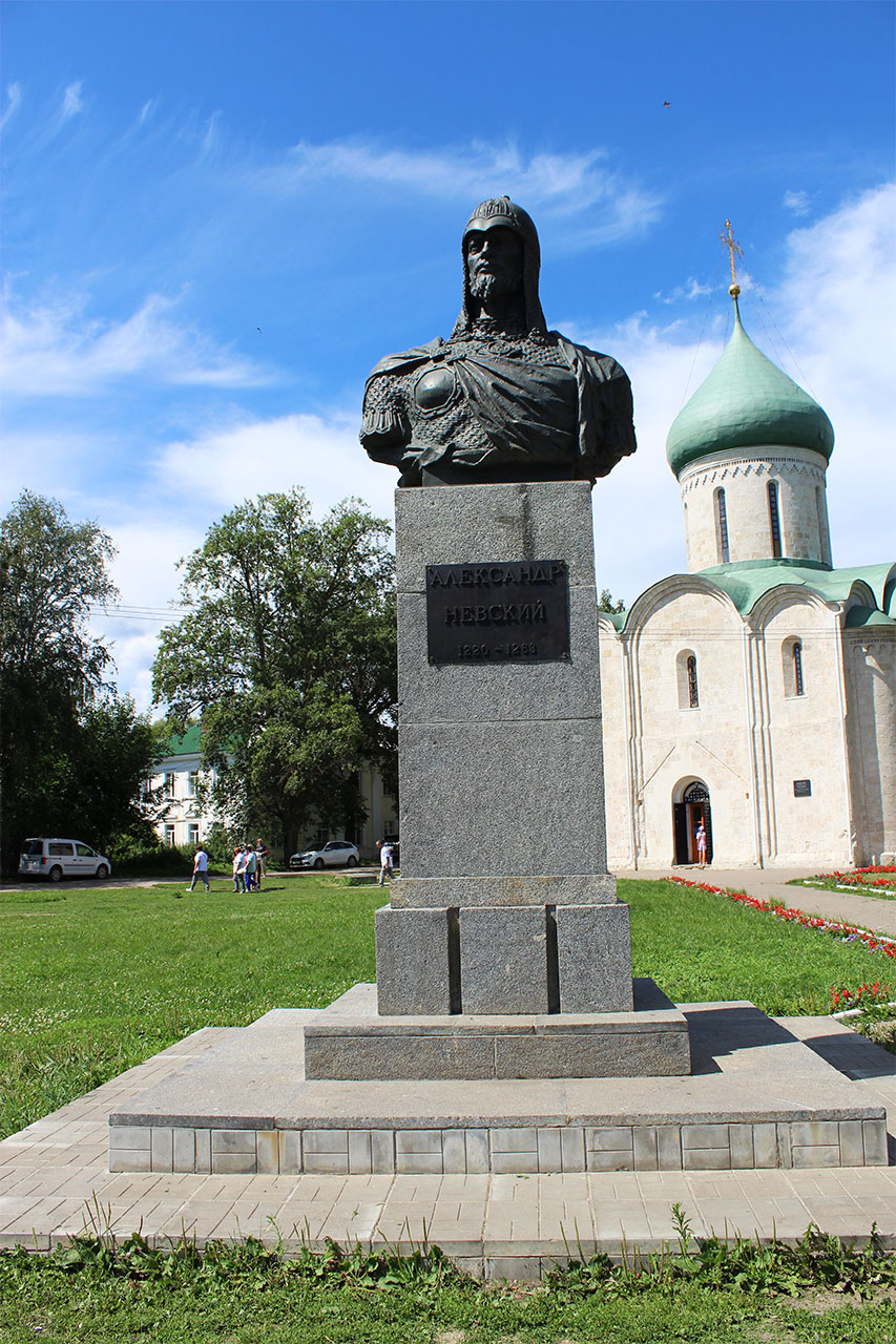 Памятник Александру Невскому в Переславле Залесском 
