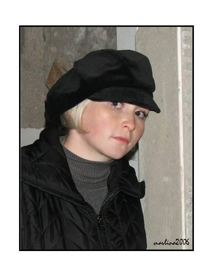 Lady in cap девушка ночь бирет