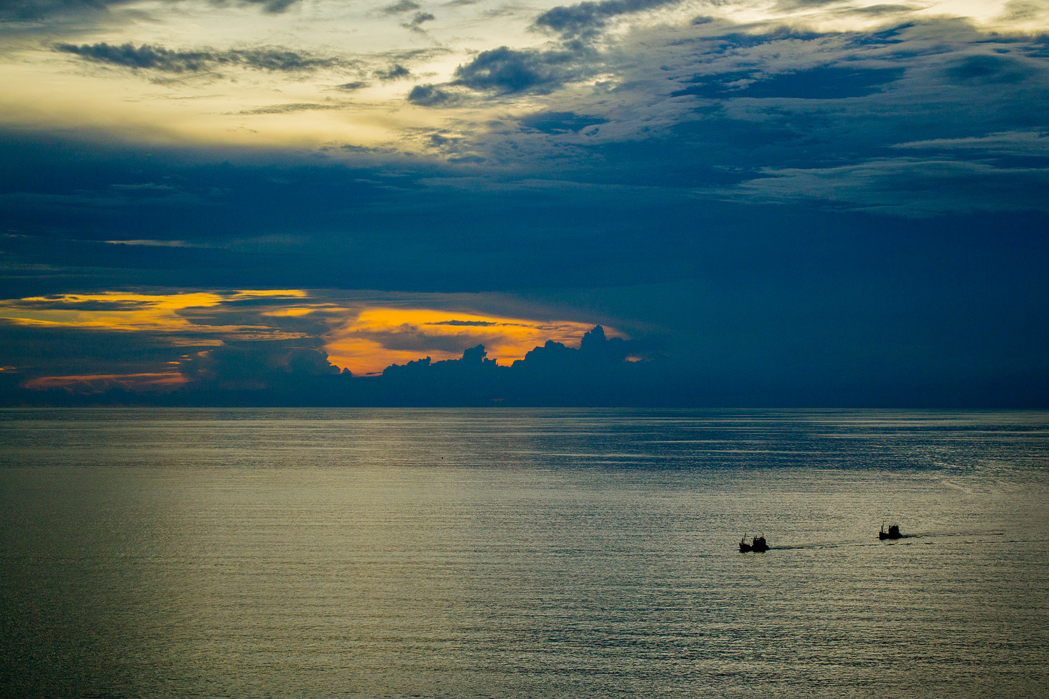 Синий закат на море закат, море