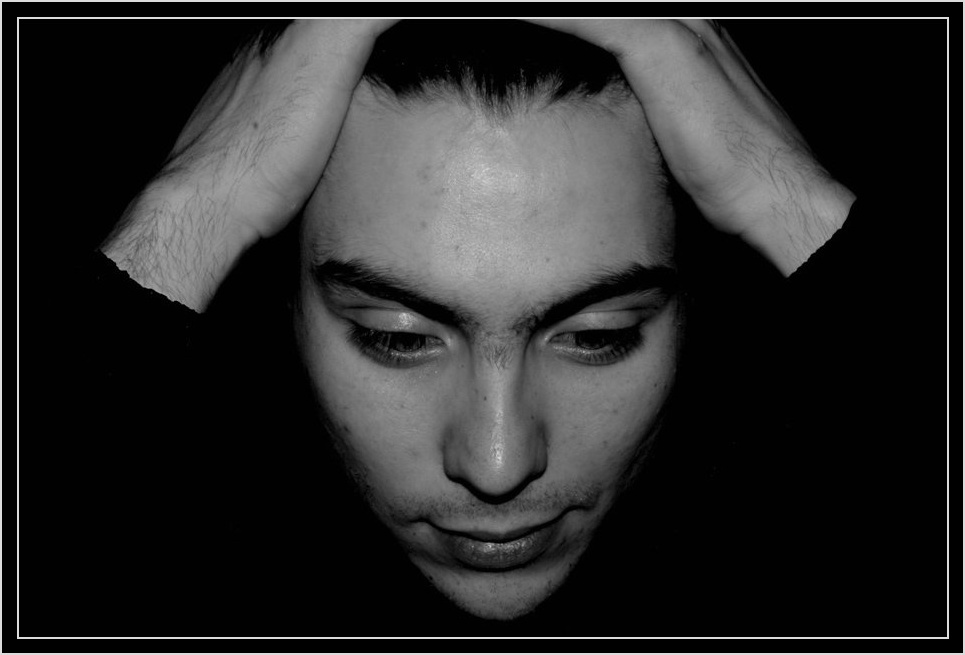 Уставший лицо руки