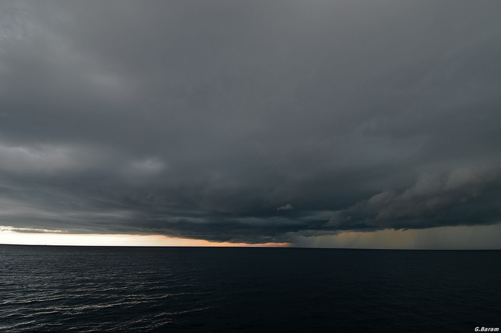 Перед дождем Море тучи