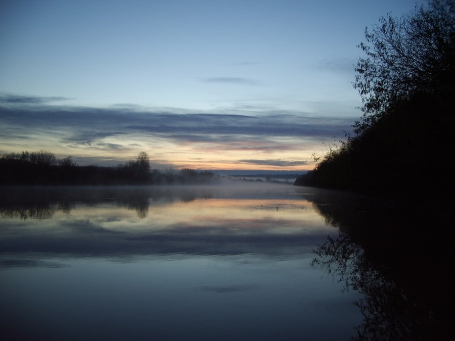 Evening in the Sylva река туман смеркалось