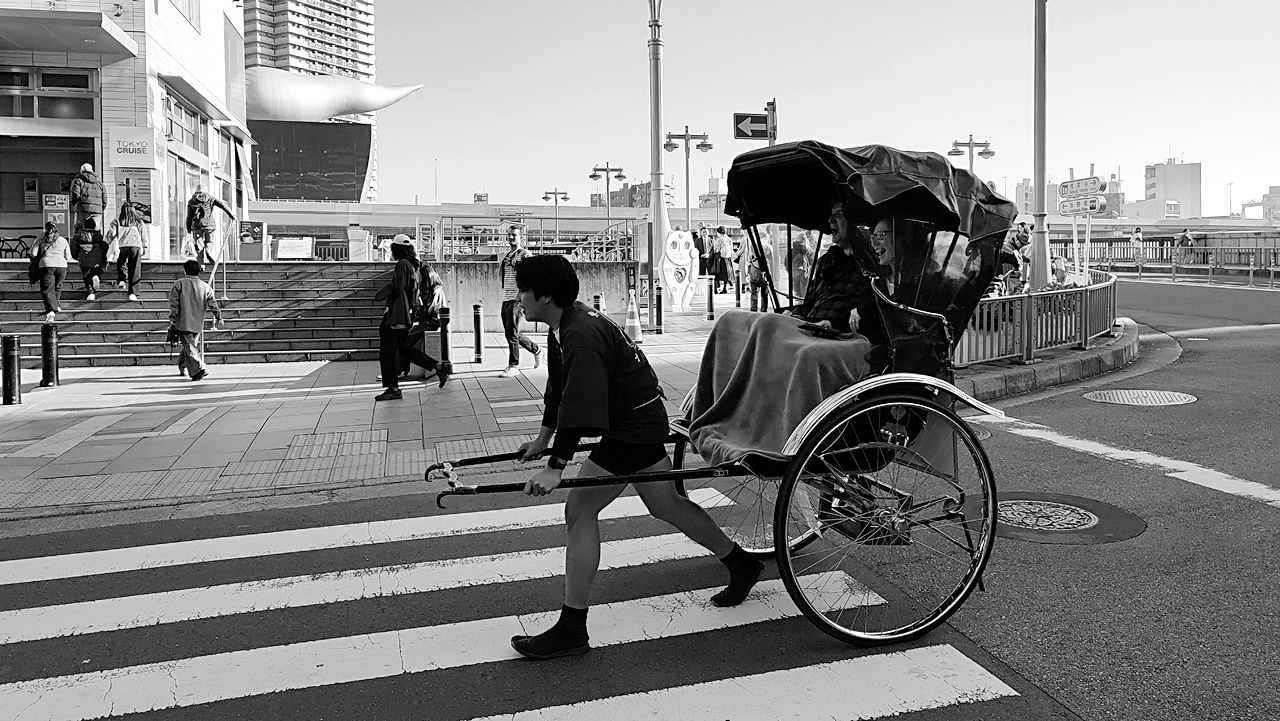 Поездка на рикше в Токио Tokyo Japan Asakusa Токио Япония квартал Асакуса рикша тур люди город туризм эмоции настроение