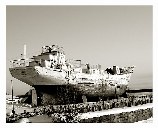 Boat boat winter sea