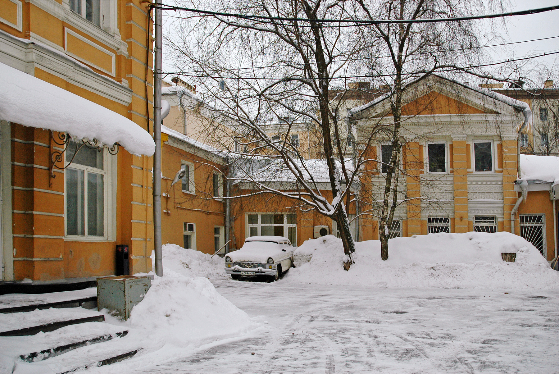 Московский дворик 
