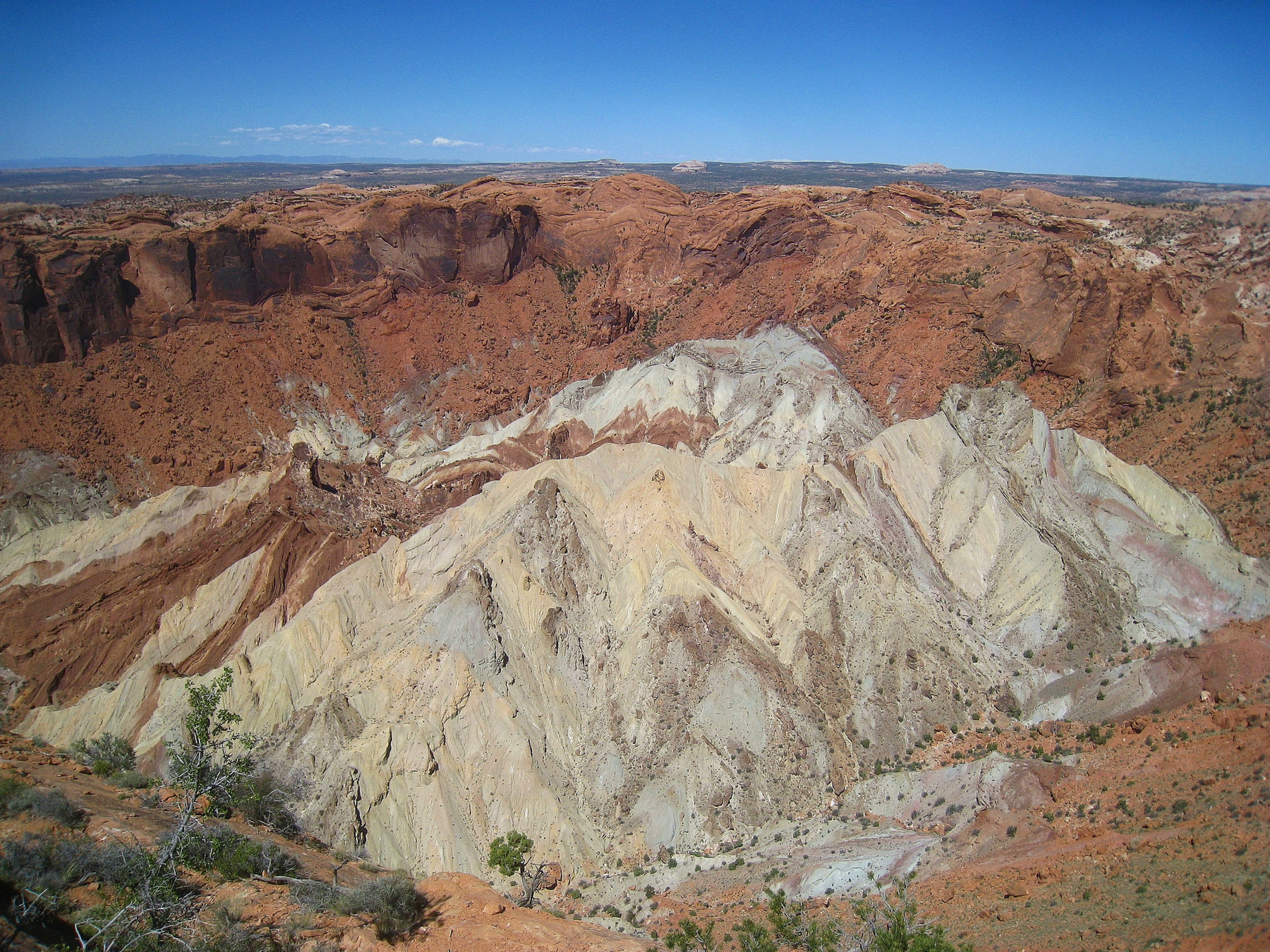 Геологическая структура Купол Переворота (Upheaval Dome) в Национальном парке Каньонлендс. Америка пейзаж скалы дюны песок природа