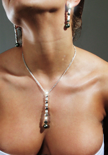 White Gold на атласном маникене Jewels, бюст, золото