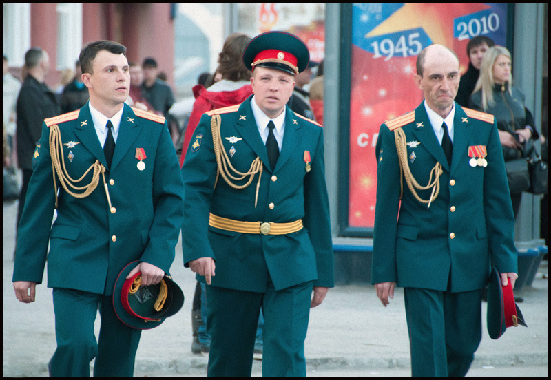 Капитан, старлей, майор после репетиции Парада