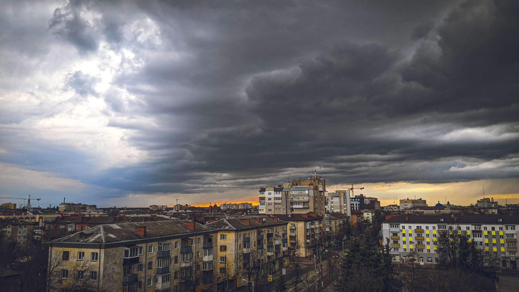 Житомир город облака тучи дождь улица дома Украина Житомир