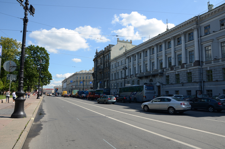 На Аджмиралтейском адмиралтейский проспект