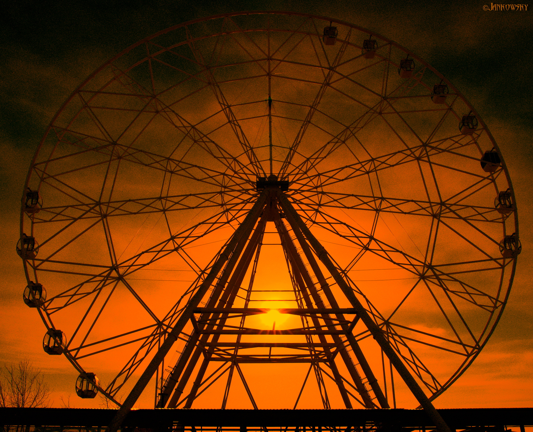 Ferris-Wheel Sunshine-Hellfire колесо обозрения закат транзит солнце пекло омск минимализм абстракция