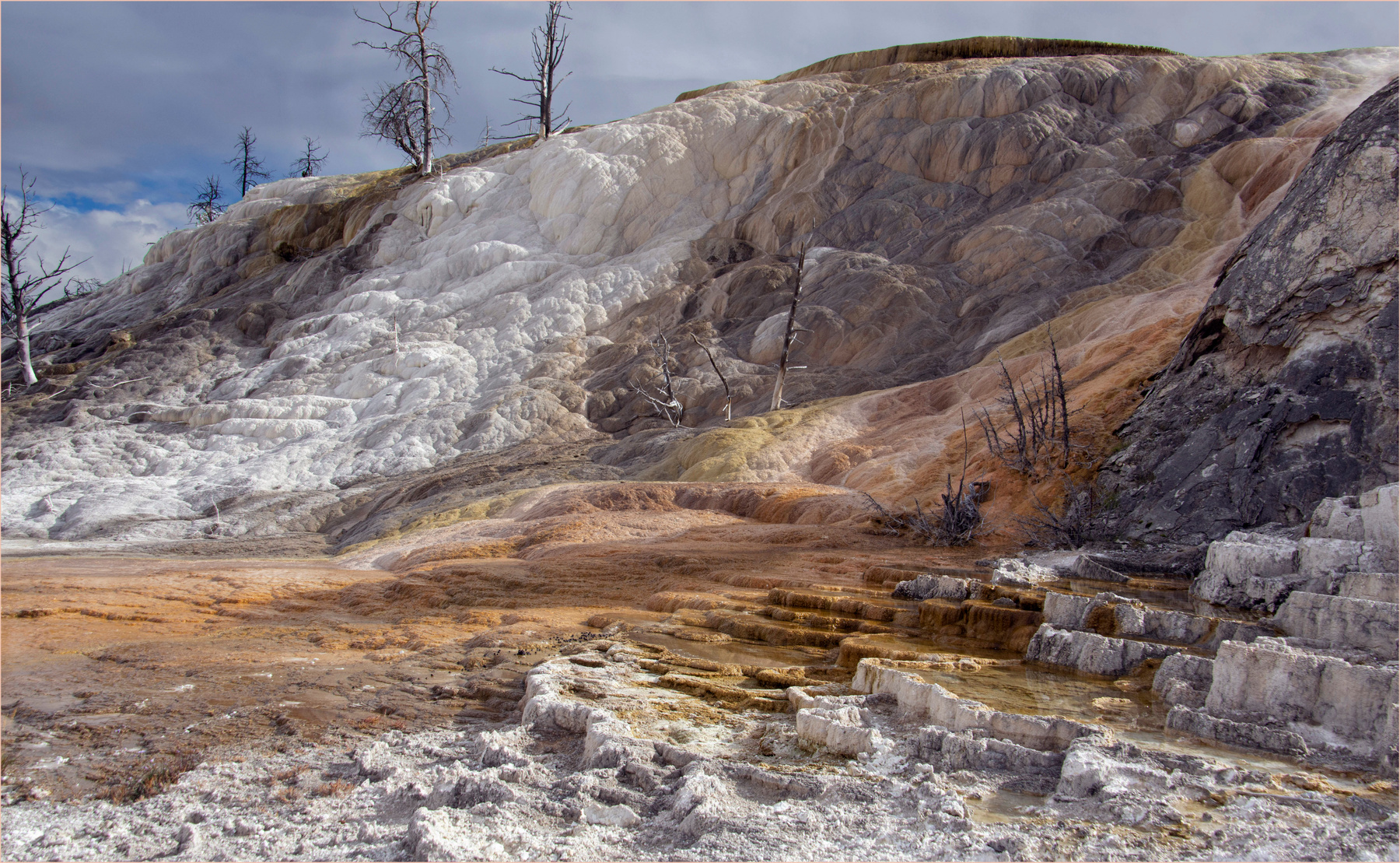 силиконовый холм .Yellowstone park. 