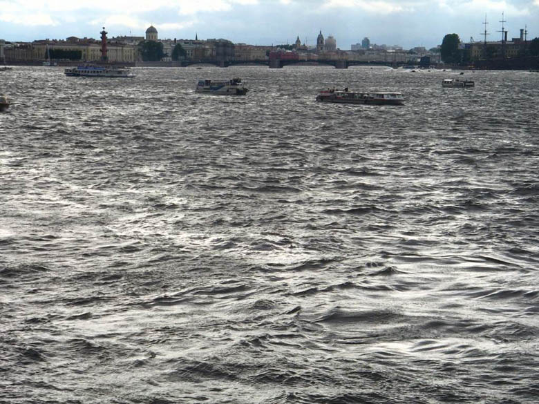 Нынче ветрено и волны с перехлестом Нева