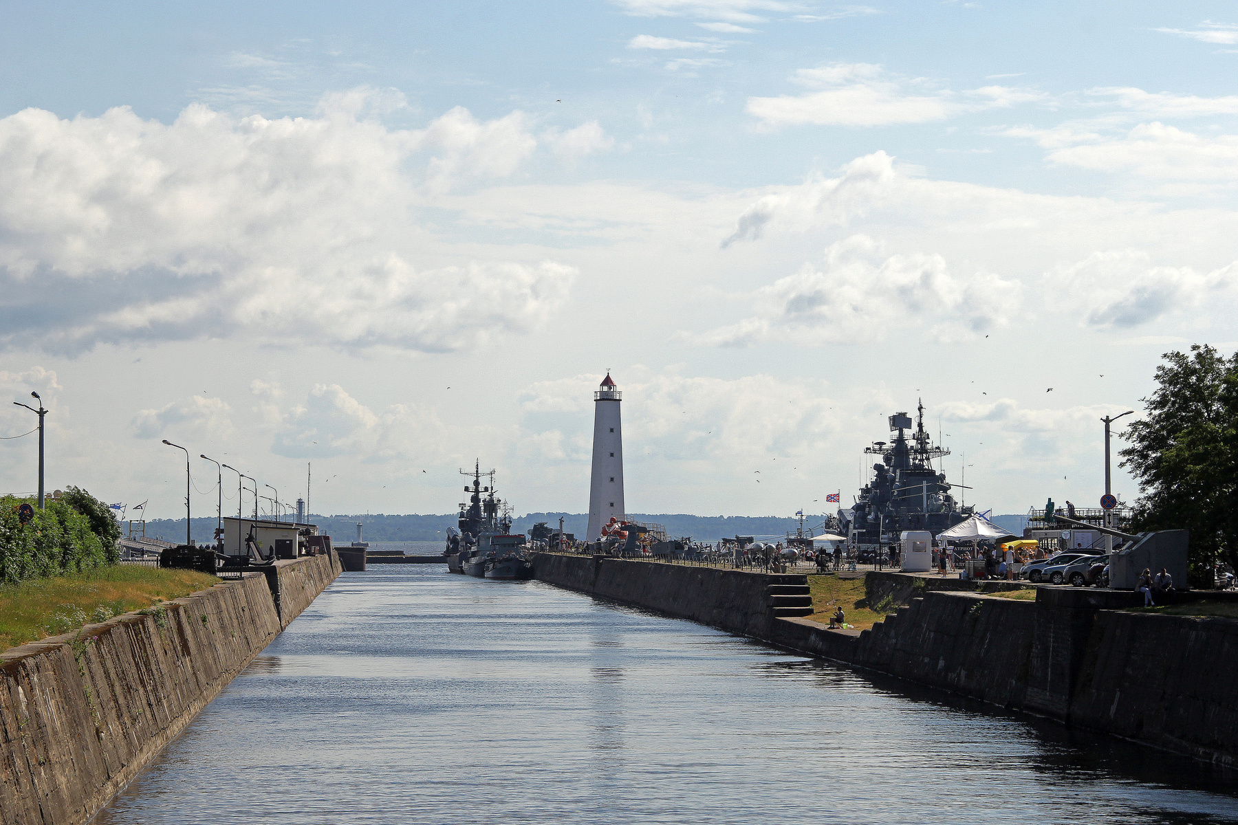 Кронштадт. Петровский канал с маяком. Россия Кронштадт Балтика Маяк