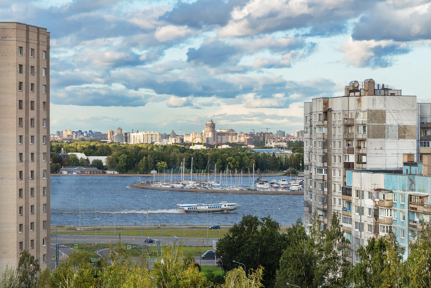 IMG_8433 Остров декабристов морская набережная малая нева яхт-клуб метеоры вода река крестовский остров старая деревня облака лето