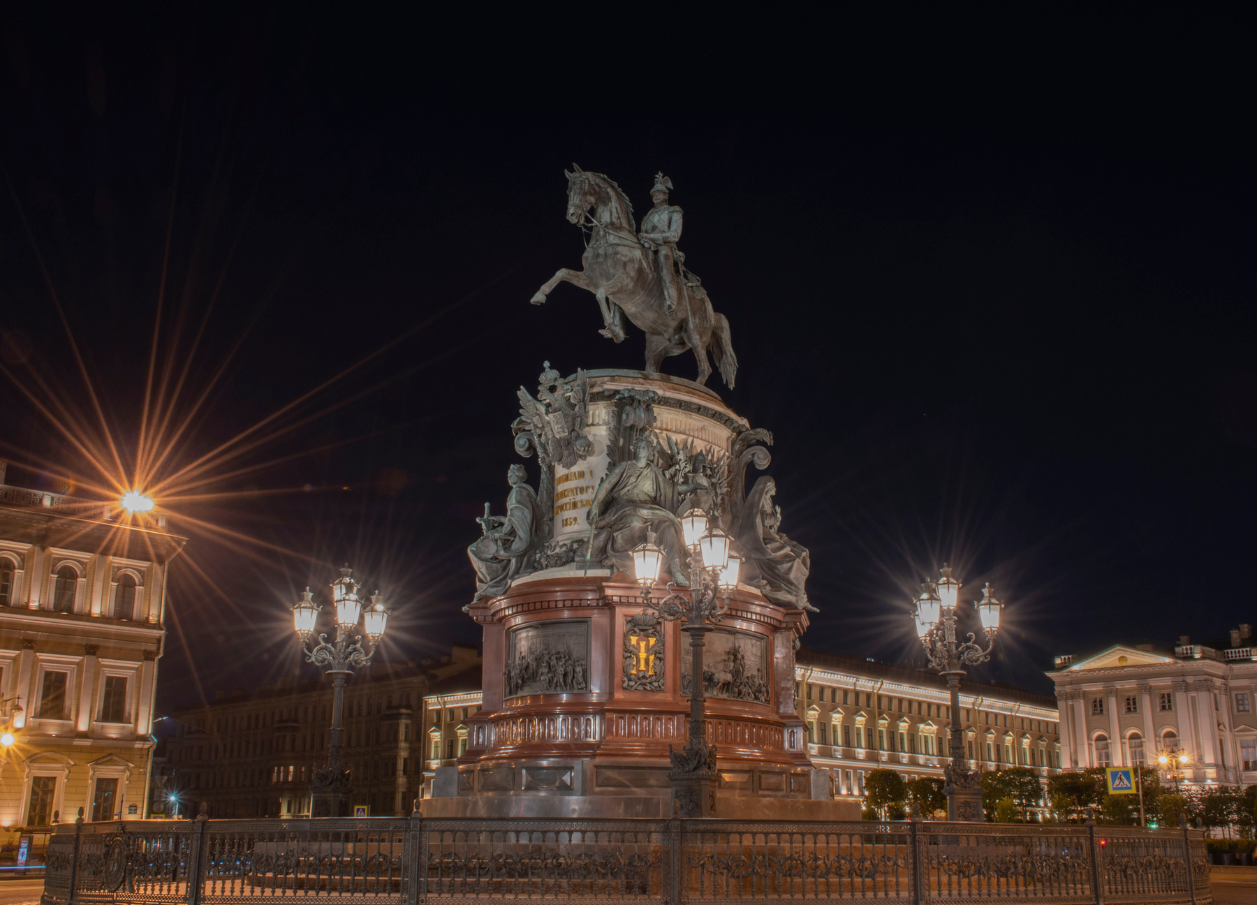 Николай I Питер Исаакиевская площадь ночь памятник