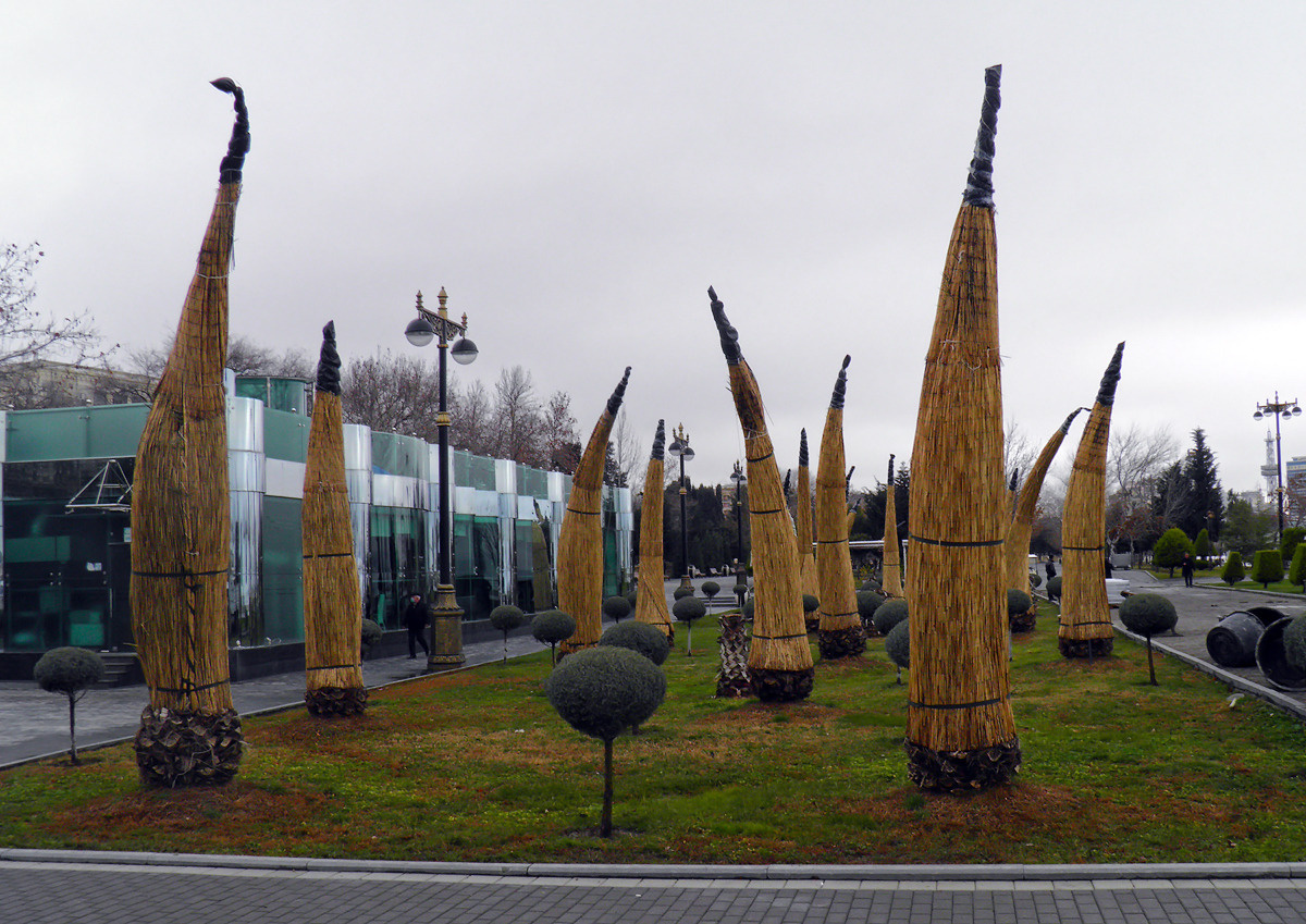 Хмурое утро в Баку (2) Baku, boulevard, bananas